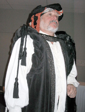 Gino Angelo as Edmund Burymore as Banjo