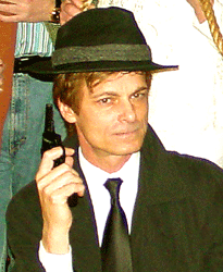 Butch Maxwell as Elliot Brick